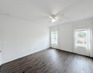 928 Legends Ln - Photo Thumbnail 16