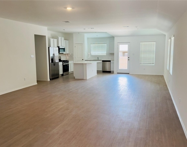 1541 Boggy Creek Ranch Rd - Photo Thumbnail 3