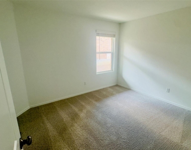 1541 Boggy Creek Ranch Rd - Photo Thumbnail 17