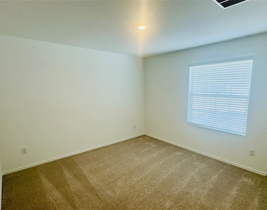 1541 Boggy Creek Ranch Rd - Photo Thumbnail 13