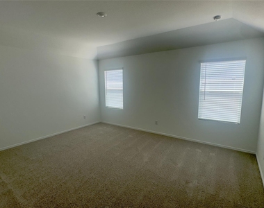1541 Boggy Creek Ranch Rd - Photo Thumbnail 6