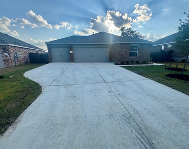 1541 Boggy Creek Ranch Rd - Photo Thumbnail 1