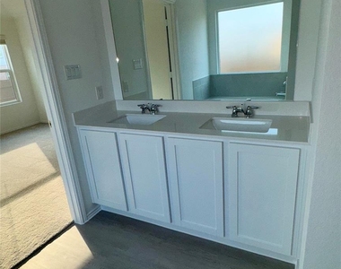 1541 Boggy Creek Ranch Rd - Photo Thumbnail 8