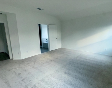 1541 Boggy Creek Ranch Rd - Photo Thumbnail 23