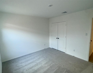 1541 Boggy Creek Ranch Rd - Photo Thumbnail 21