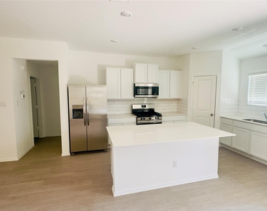 1541 Boggy Creek Ranch Rd - Photo Thumbnail 4