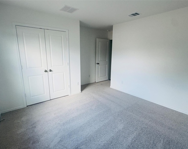 1541 Boggy Creek Ranch Rd - Photo Thumbnail 15