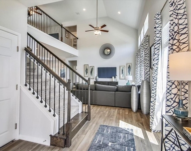 12813 Gilliland Ln - Photo Thumbnail 5