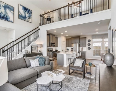 12813 Gilliland Ln - Photo Thumbnail 3