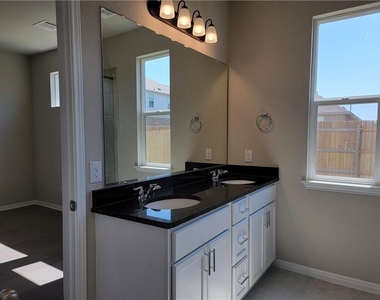 12813 Gilliland Ln - Photo Thumbnail 14
