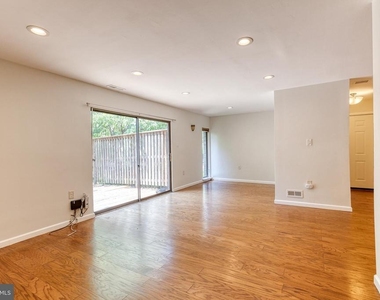 10564 Cross Fox Lane - Photo Thumbnail 4