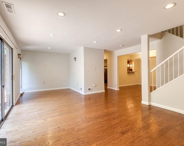 10564 Cross Fox Lane - Photo Thumbnail 3