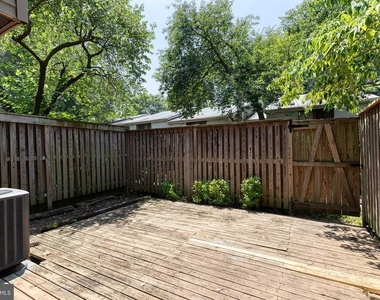 10564 Cross Fox Lane - Photo Thumbnail 11
