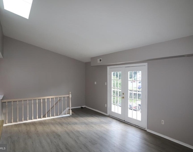 1709 Crimson Tree Way - Photo Thumbnail 7
