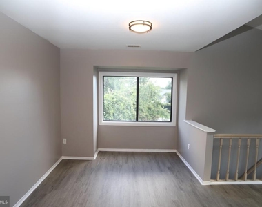1709 Crimson Tree Way - Photo Thumbnail 6