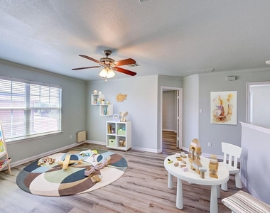 455 Gina Dr - Photo Thumbnail 4
