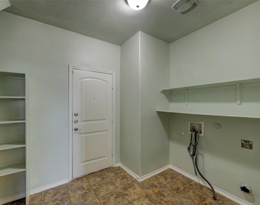 455 Gina Dr - Photo Thumbnail 18