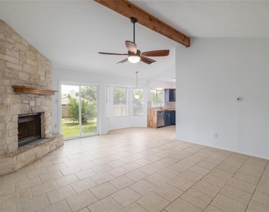 804 Lone Tree Ct - Photo Thumbnail 3