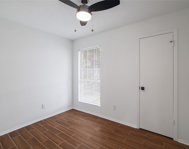 804 Lone Tree Ct - Photo Thumbnail 13