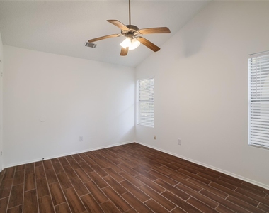 804 Lone Tree Ct - Photo Thumbnail 9