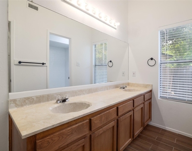 804 Lone Tree Ct - Photo Thumbnail 10