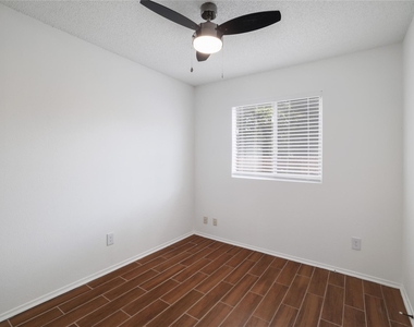 804 Lone Tree Ct - Photo Thumbnail 14