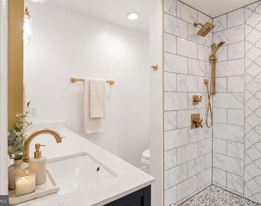 5752 Sunset View Lane - Photo Thumbnail 11