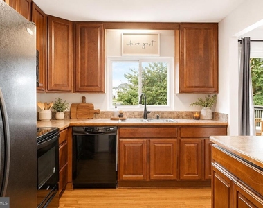 5752 Sunset View Lane - Photo Thumbnail 8
