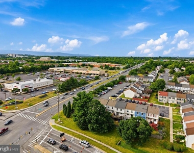 5752 Sunset View Lane - Photo Thumbnail 1