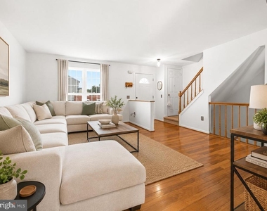 5752 Sunset View Lane - Photo Thumbnail 3