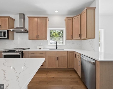 328 Madison Street - Photo Thumbnail 11