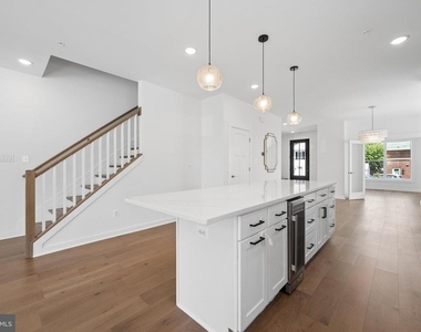 328 Madison Street - Photo Thumbnail 13