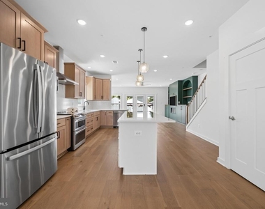328 Madison Street - Photo Thumbnail 7