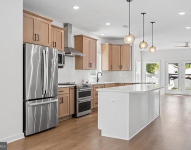 328 Madison Street - Photo Thumbnail 6