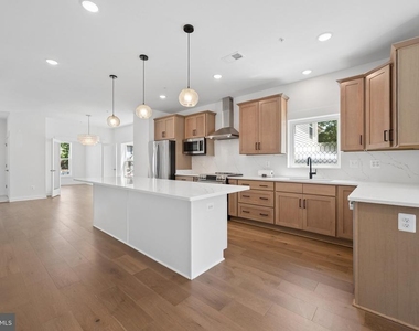 328 Madison Street - Photo Thumbnail 10