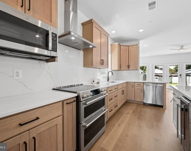328 Madison Street - Photo Thumbnail 14