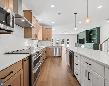 328 Madison Street - Photo Thumbnail 15