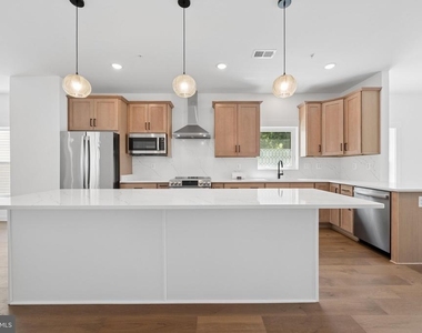 328 Madison Street - Photo Thumbnail 9