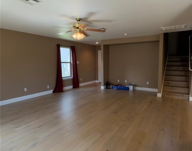 2318 Mccook Dr - Photo Thumbnail 5