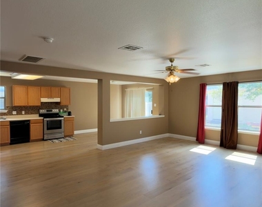 2318 Mccook Dr - Photo Thumbnail 2