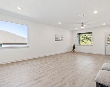 212 Florenz Ln - Photo Thumbnail 13