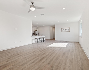 212 Florenz Ln - Photo Thumbnail 6