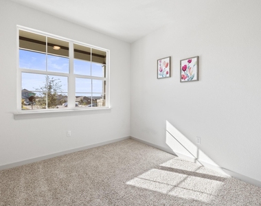 212 Florenz Ln - Photo Thumbnail 23