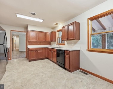 5051 Klee Mill Road S - Photo Thumbnail 9