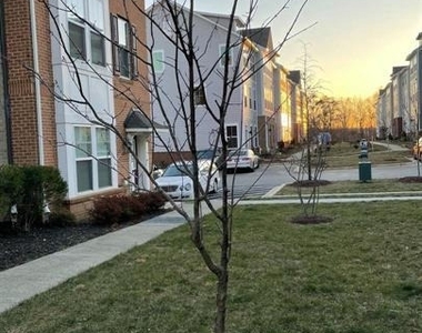 9806 Ushers Place - Photo Thumbnail 2