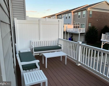 9806 Ushers Place - Photo Thumbnail 14