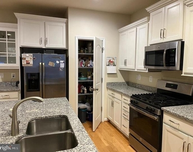 9806 Ushers Place - Photo Thumbnail 10
