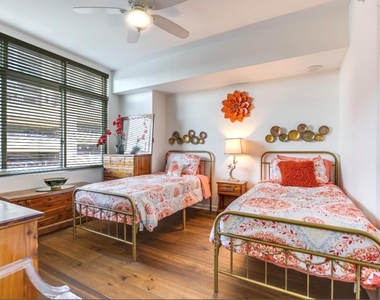 54 Rainey St - Photo Thumbnail 8