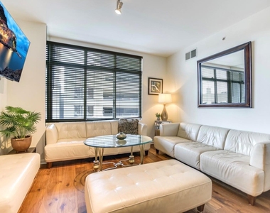 54 Rainey St - Photo Thumbnail 2