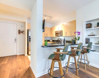 54 Rainey St - Photo Thumbnail 7